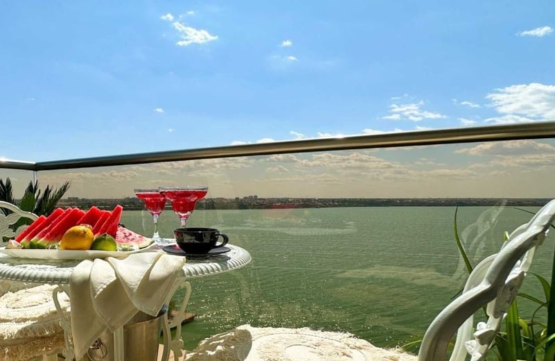 Аренда светлой 3-комнатной квартиры, 100 м², вид на озеро, Mamaia, Констанца, Румыния